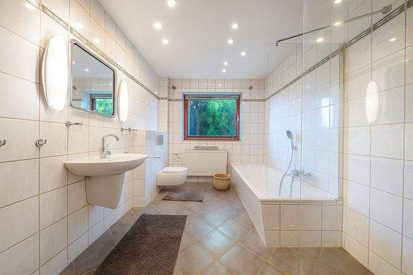 200-8538_Vollbad_gestaged