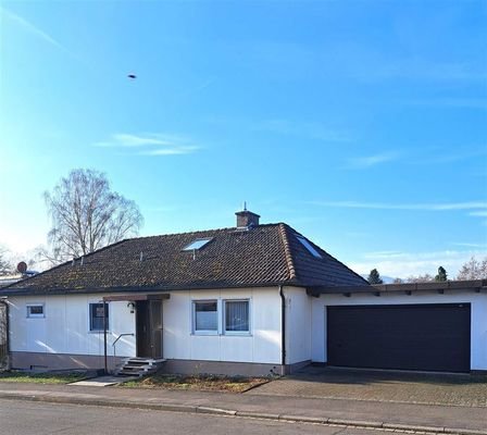 Straßenansicht  -