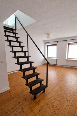 Treppe zur Dachterrasse und Schlafzimmer