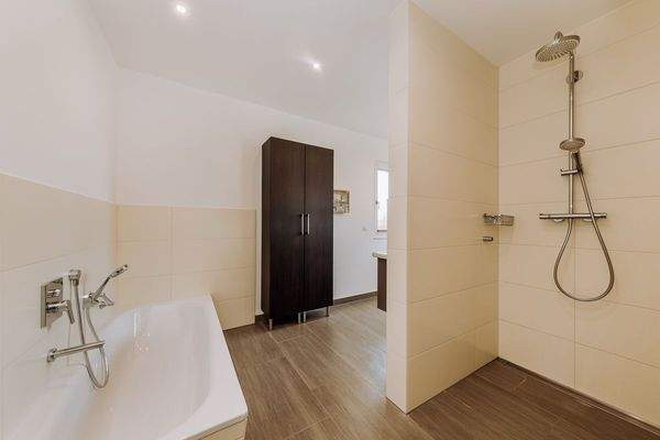 Mit Walk-In-Dusche