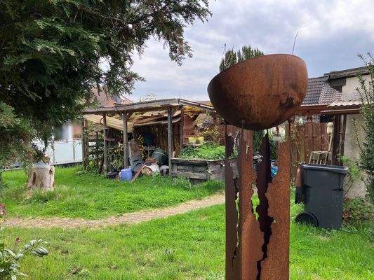 Garten mit Unterstand