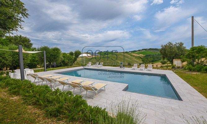 Charmantes Landhaus mit 4 Apartments und Panoramablick in Belvedere Ostrense – Marken