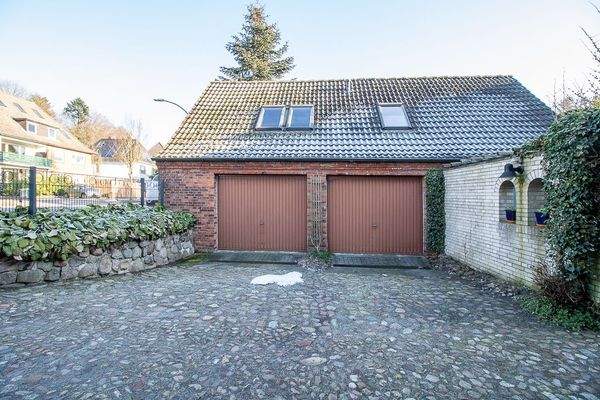 Garagenbereich - Garage links