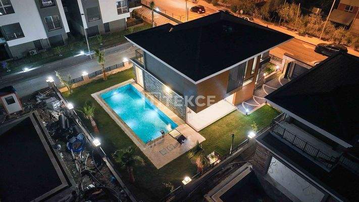 Brand-New Villas with Pool Surrounded by Nature in Kuşadası