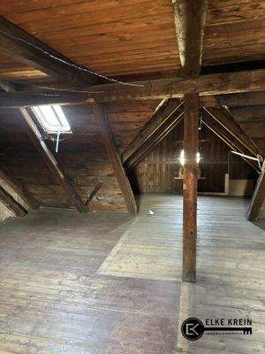 Dachboden ausbaufähig 