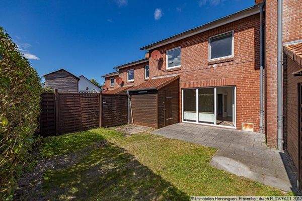 Blick vom Garten auf Terrasse Haus 8