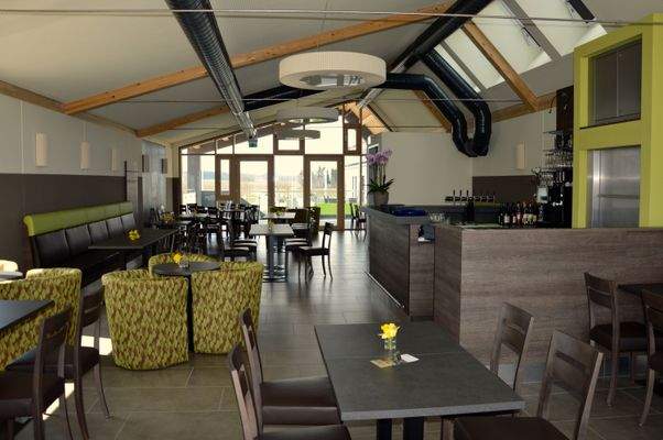 Gastro Location mit Terrasse