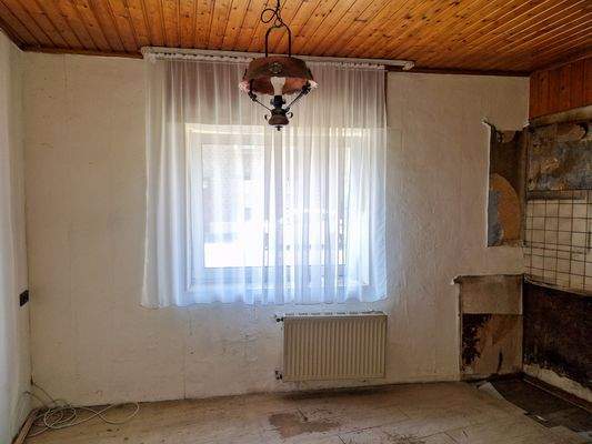 mit Fenster zur Straße