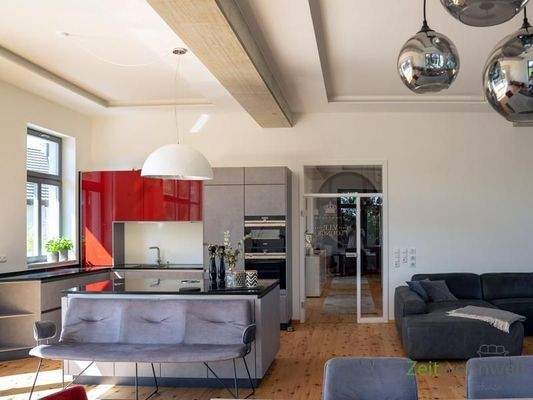 Blick zu Küche und Eingang