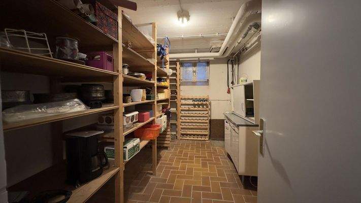 Vorratsraum im Keller