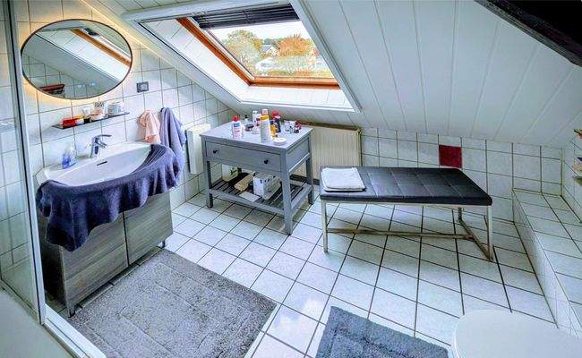 Bad im Dachgeschoss
