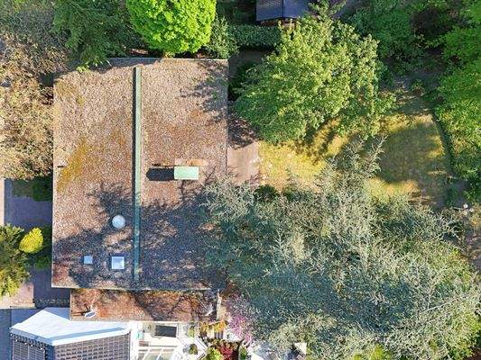 Die Grundstücksgröße von 875m² unterstreicht die schöne Immobilie