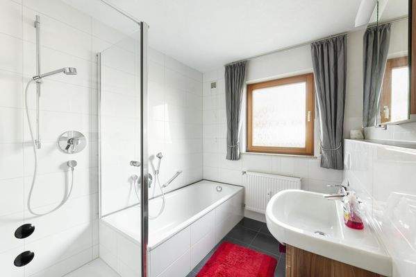 Badezimmer Wohnung EG