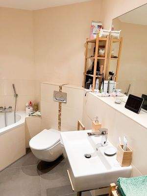 Exklusives Bad mit Wanne und separater Dusche...!!