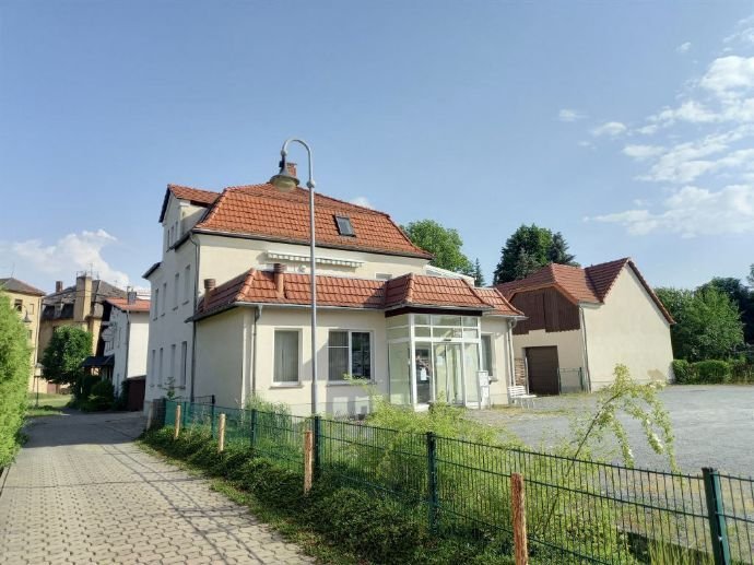 Großzügiges Wohnhaus mit Gewerbefläche im Zentrum von Ebersbach