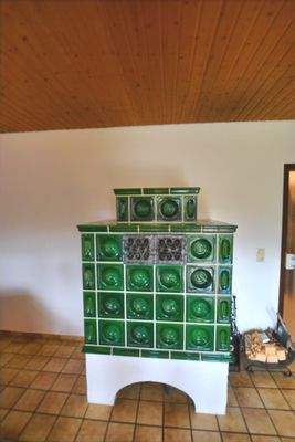 Kachelofen im Wohnzimmer