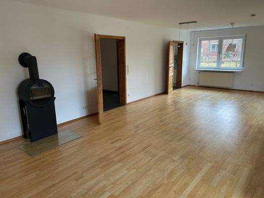 Wohnzimmer mit gemütlichem Ofen