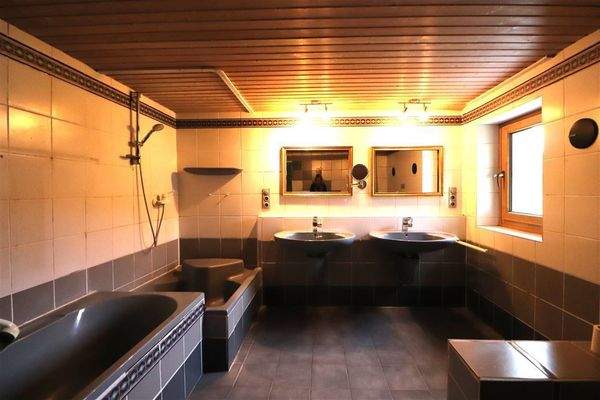 Badezimmer im OG Altbau