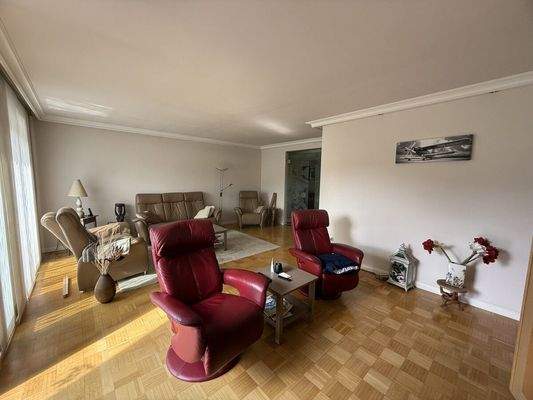 ...mit Ornamentglastür