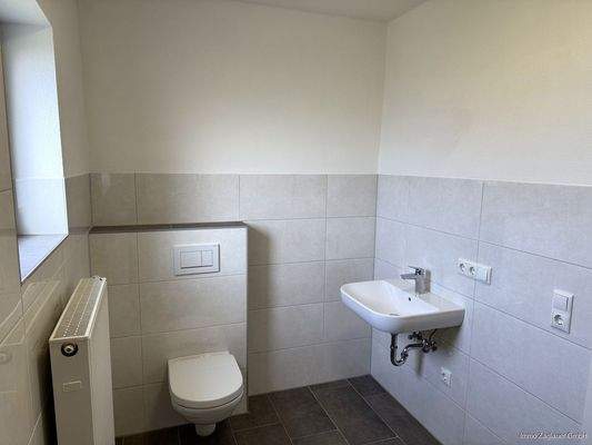 Zeitlos gefliestes Badezimmer