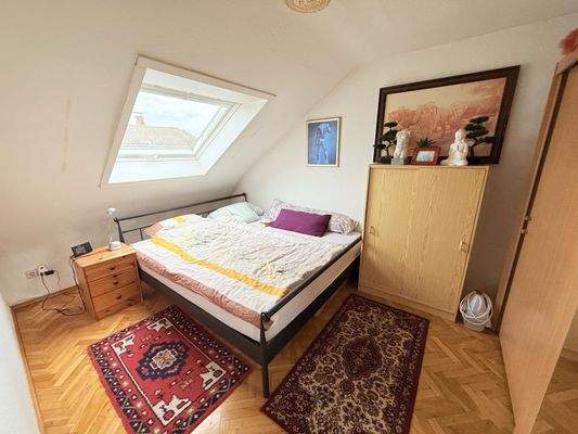 Schlafzimmer DG links