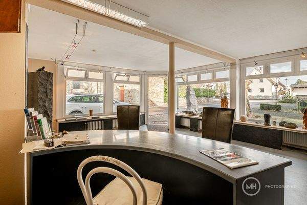 Ausstellungsraum mit Blick zur Kirchstraße