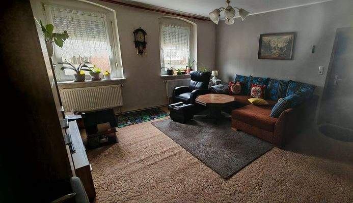 Wohnzimmer Hauptwohnung.jpg