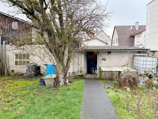 Nebengebäude mit viel Nutzfläche