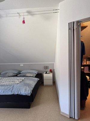 Schlafzimmer mit Ankleide DG