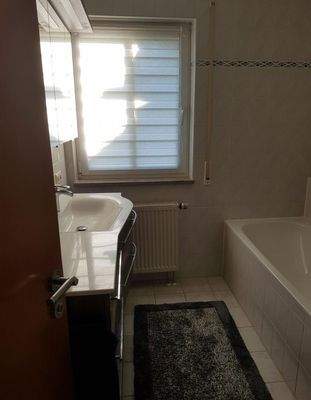 Bad mit Badewanne & Dusche