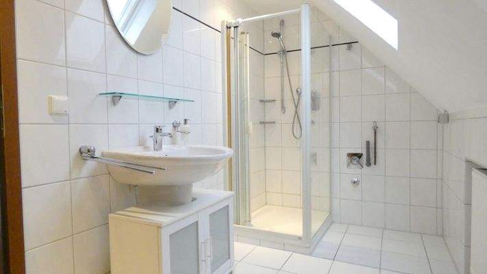 Tageslichtbad mit Dusche