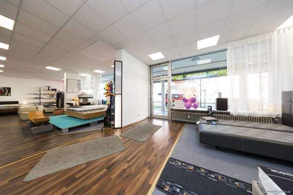 Verkaufsraum Richtung Eingang