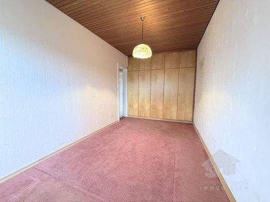 Zimmer 3 mit großem Einbauschrank