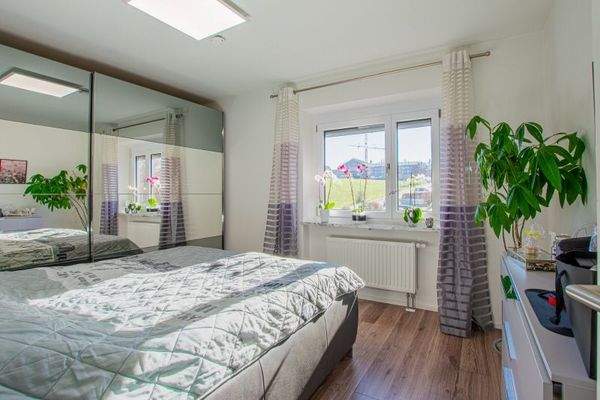 gut geschnittenes Elternschlafzimmer