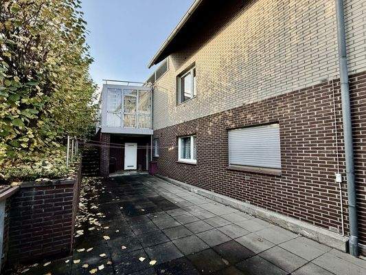 Hof mit Zugang in den Keller