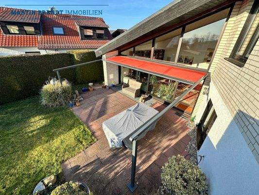 Ausblick Balkon auf Terrrasse