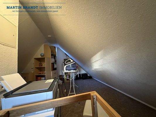 kleines Büro im Dachboden