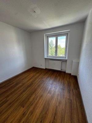 Leeres Schlafzimmerfenster