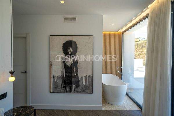 Newly-Built Villas Within Walking Distance of Amenities in Mijas