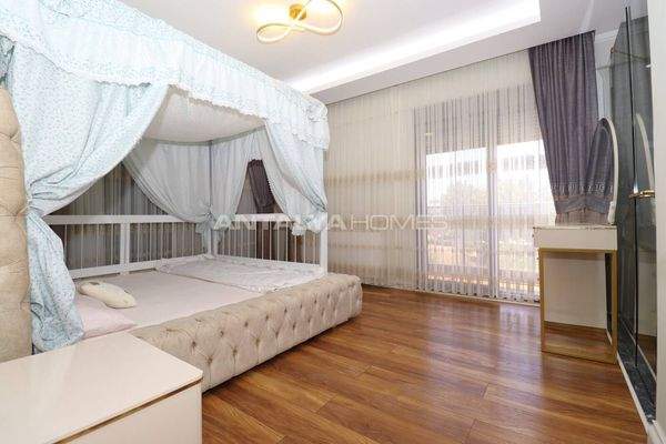 5 Bedroom House with Pool and Garden in Belek