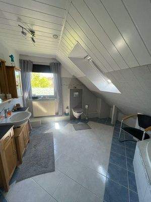 Wannenbad im Dachgeschoss