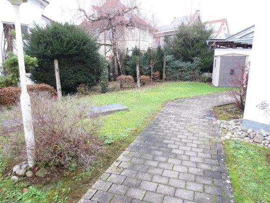 Gepflegte Außenanlage