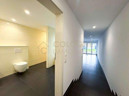 Flurstück mit Zugang zu Badezimmer und Wohnzimmer