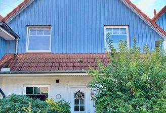 Hübsch mit blauer Deko