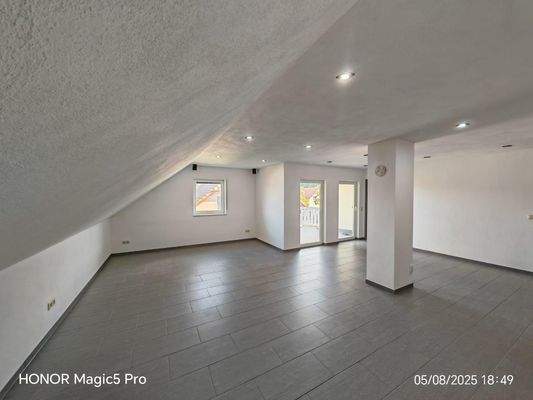 Wohnzimmer Dachgeschoß 2.jpg