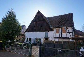 Straßenansicht vom Haus.JPG