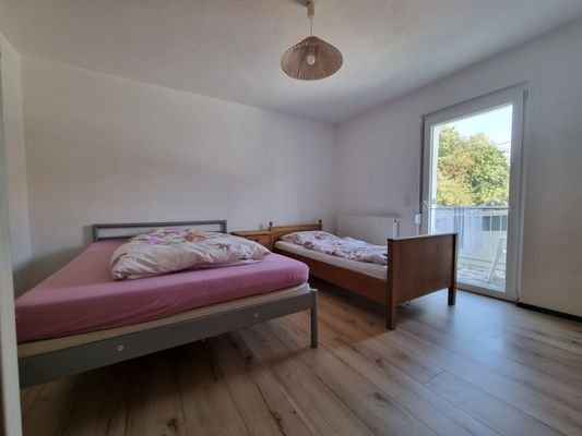 Schlafen zwei Bett mit einem Großen Bett.jpg