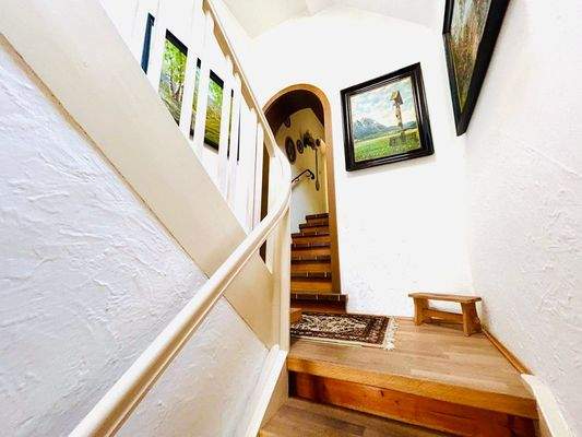 Der Treppenaufgang in Ihrem vorderen Haus(teil)