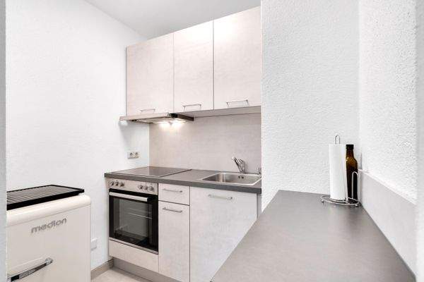 Neuwertige moderne Einbauküche