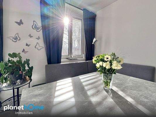 Lichtdurchflutetes Wohnzimmer